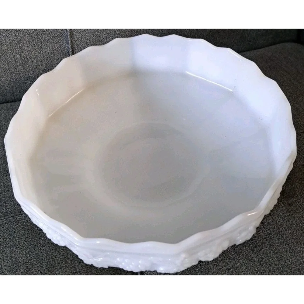 Vintage‎ Anchor Hocking Fire King Milk Glass Grape Vine Pedestal Bowl 10